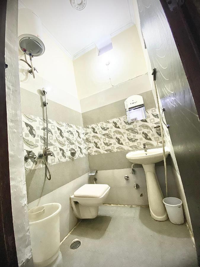 Swaran Hotel Amritsar Exterior photo