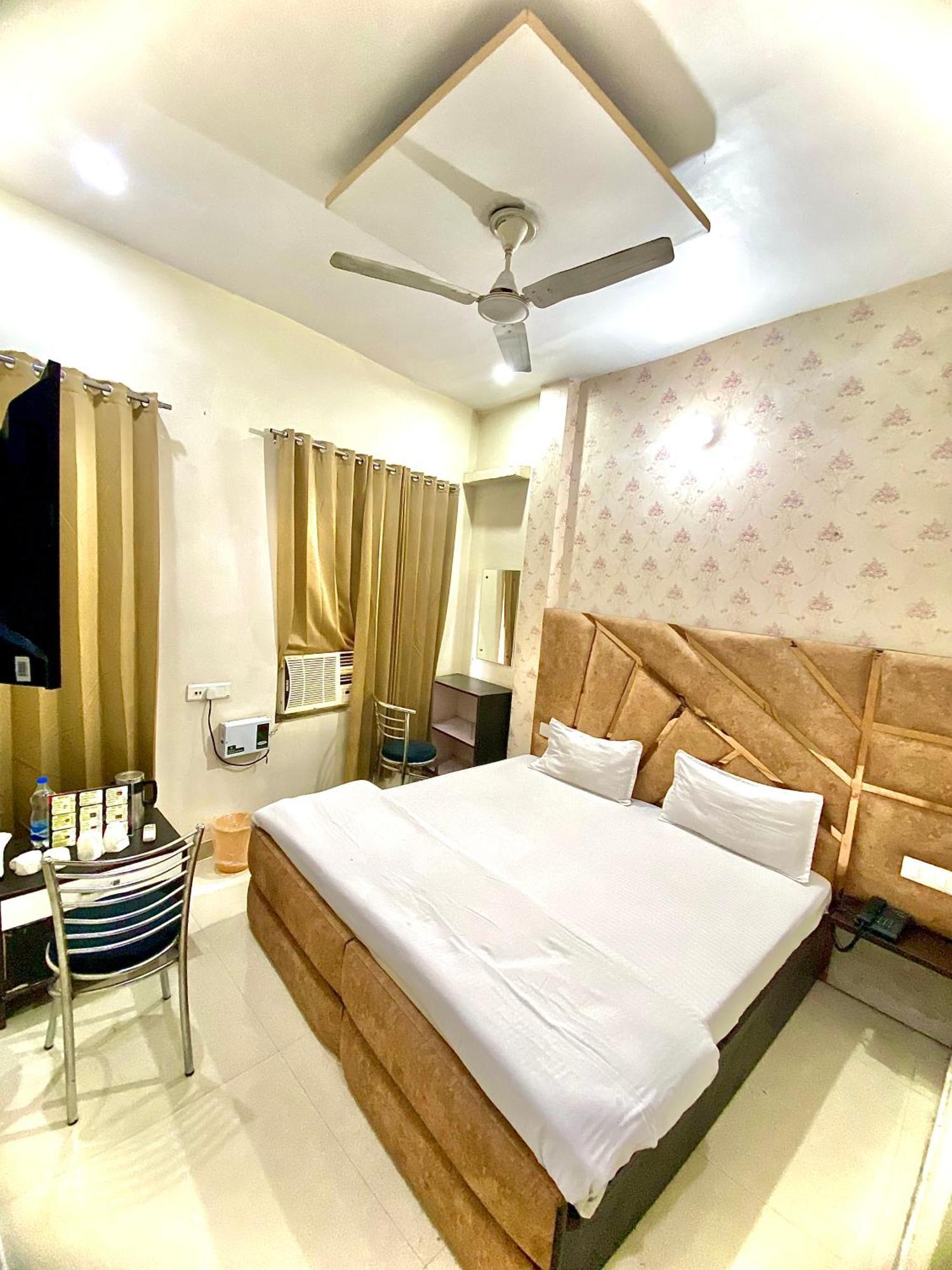 Swaran Hotel Amritsar Exterior photo